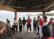 Pertama dalam Sejarah Wakatobi: 108 Meter Bendera Merah Putih mewarnai langit yang dibentangkan oleh Tim PPI Dunia Mengabdi X BEM Kampus yang ada di Sulawesi Tenggara
